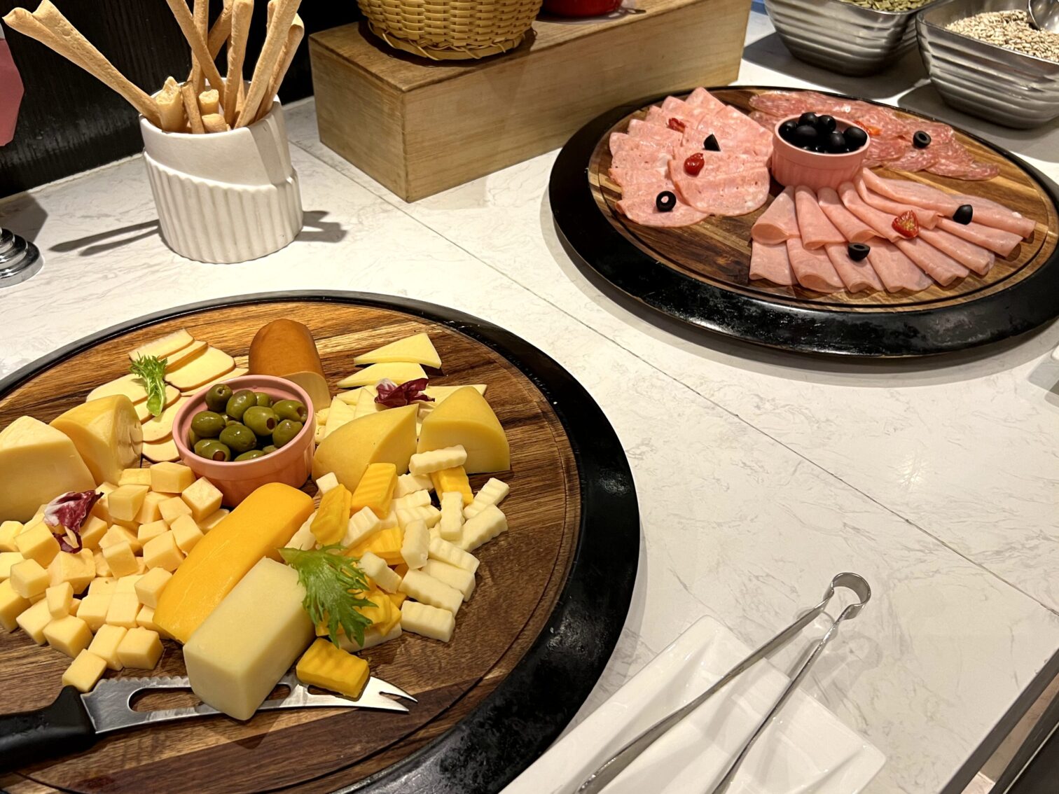 朝食ビュッフェ・ハムチーズ
