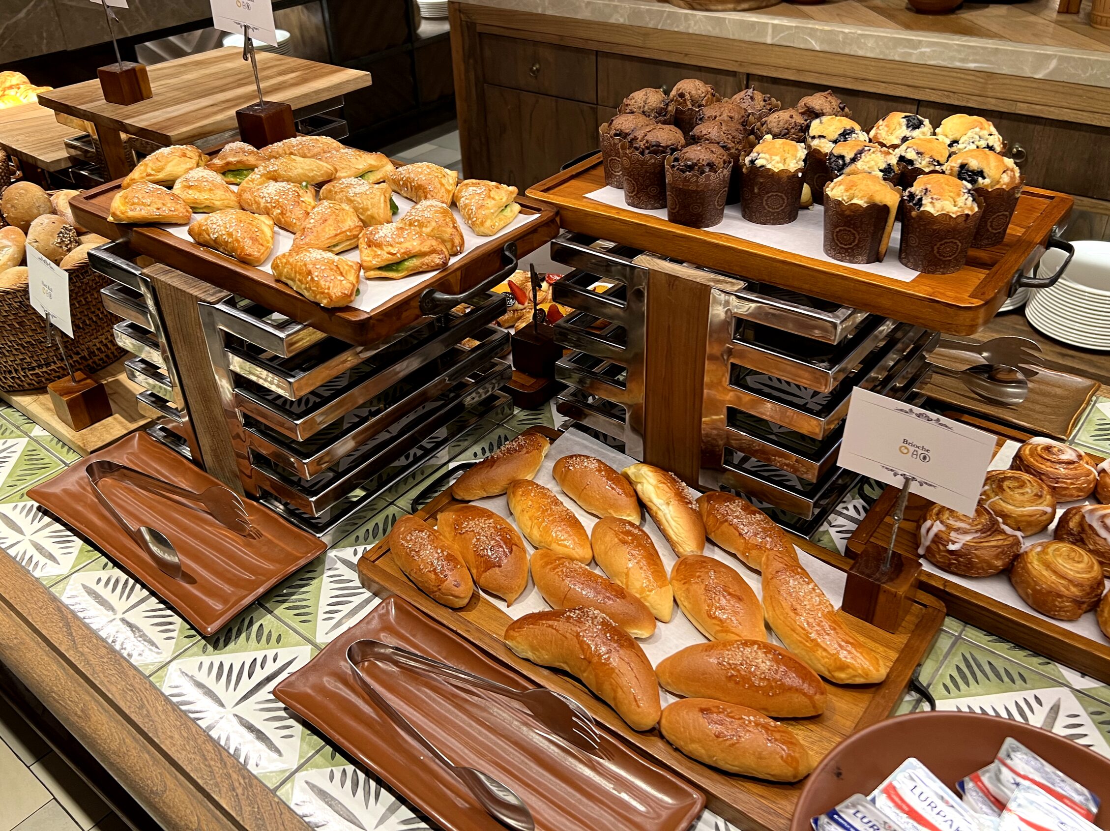 SEGARAの朝食会場KARANG・ビュッフェ台