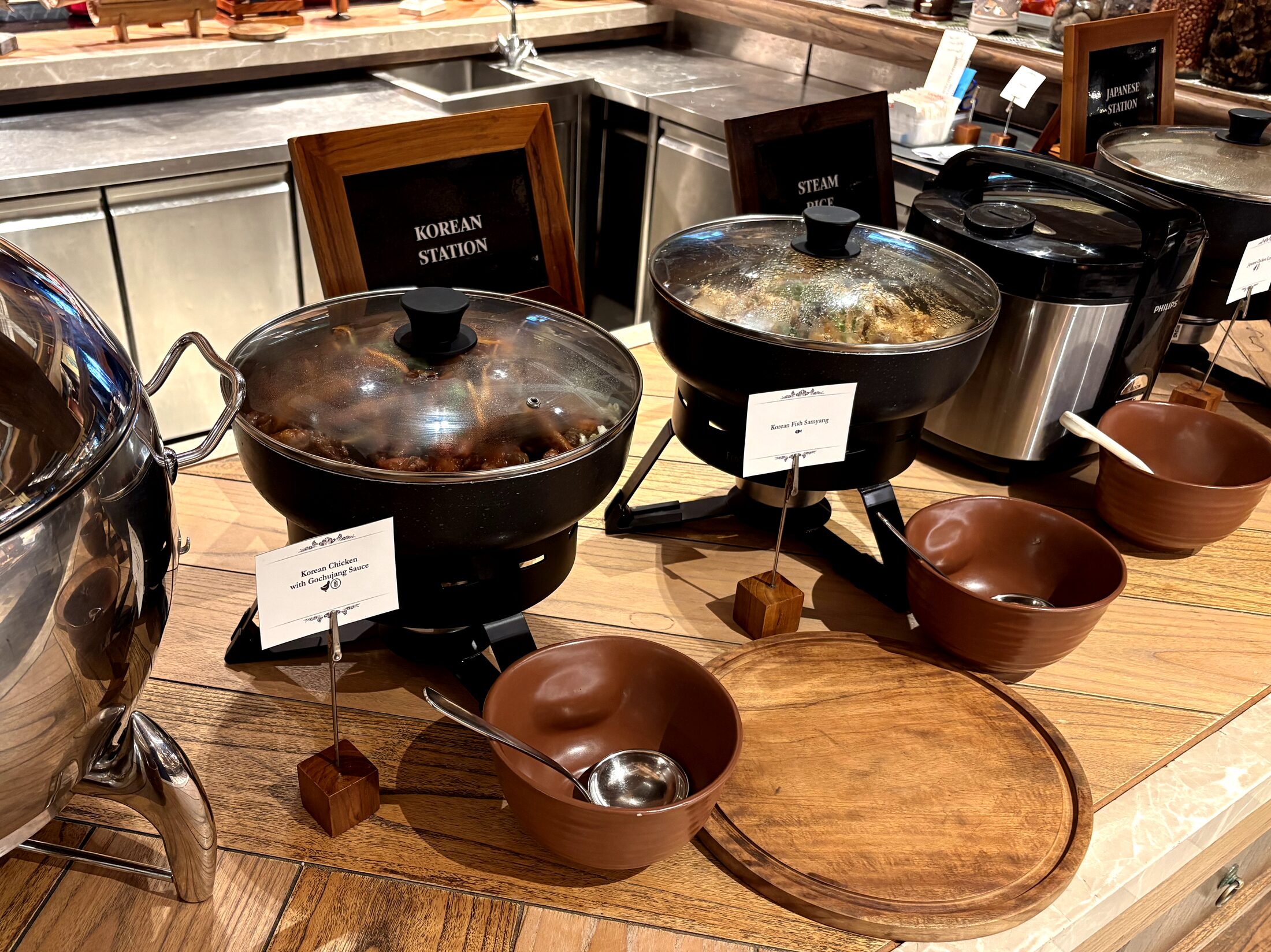 SEGARAの朝食会場KARANG・ビュッフェ台