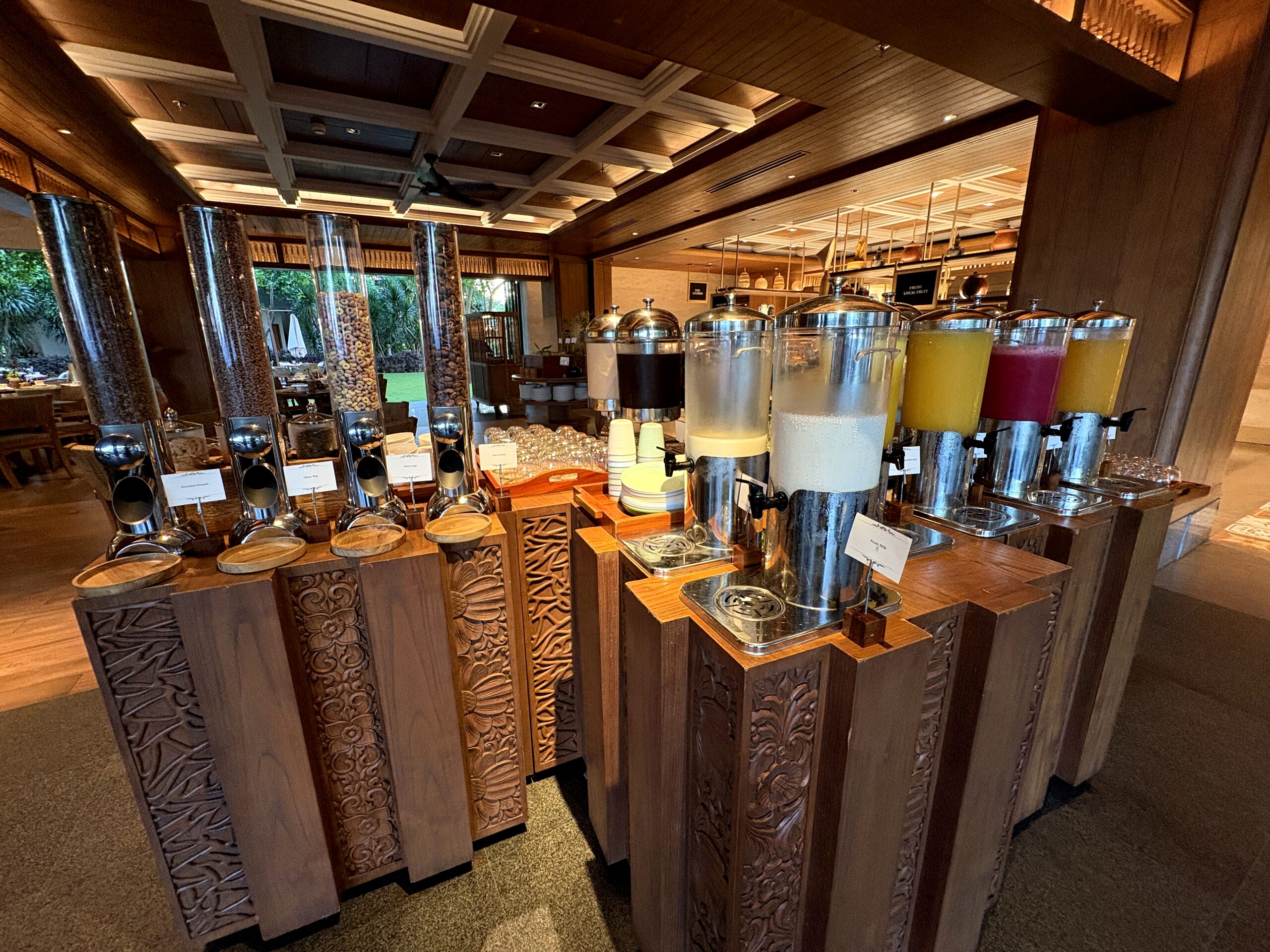 SEGARAの朝食会場KARANG・ビュッフェ台