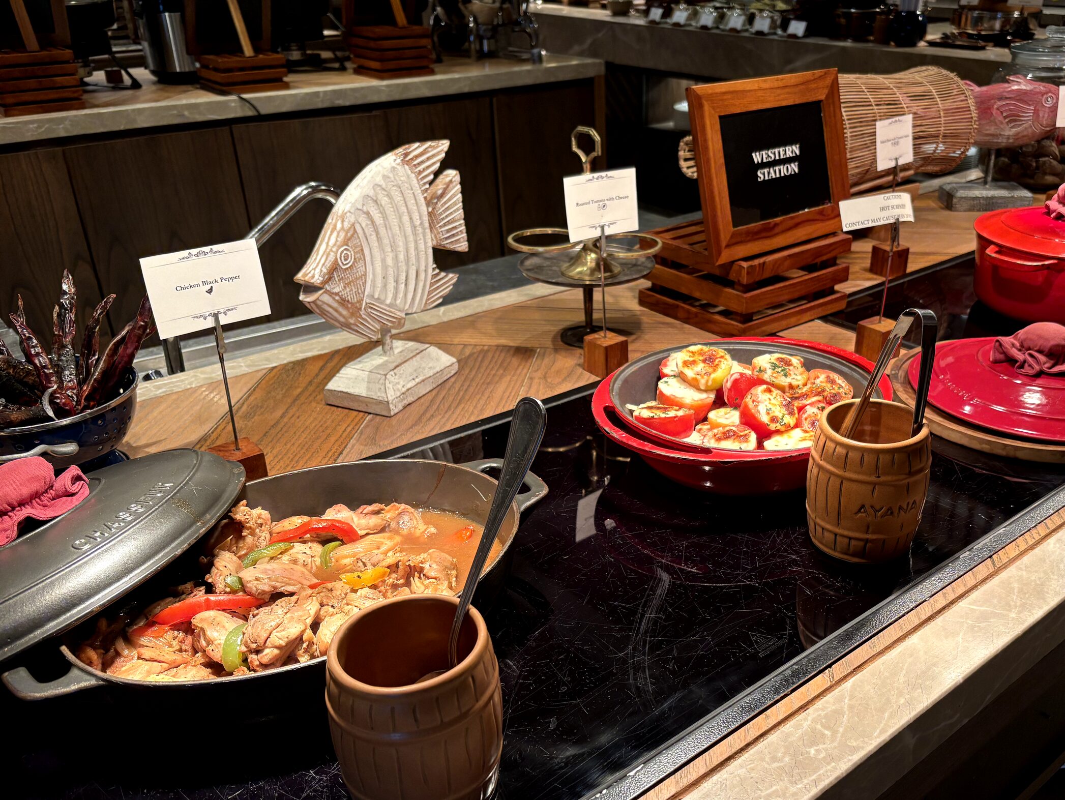 SEGARAの朝食会場KARANG・ビュッフェ台