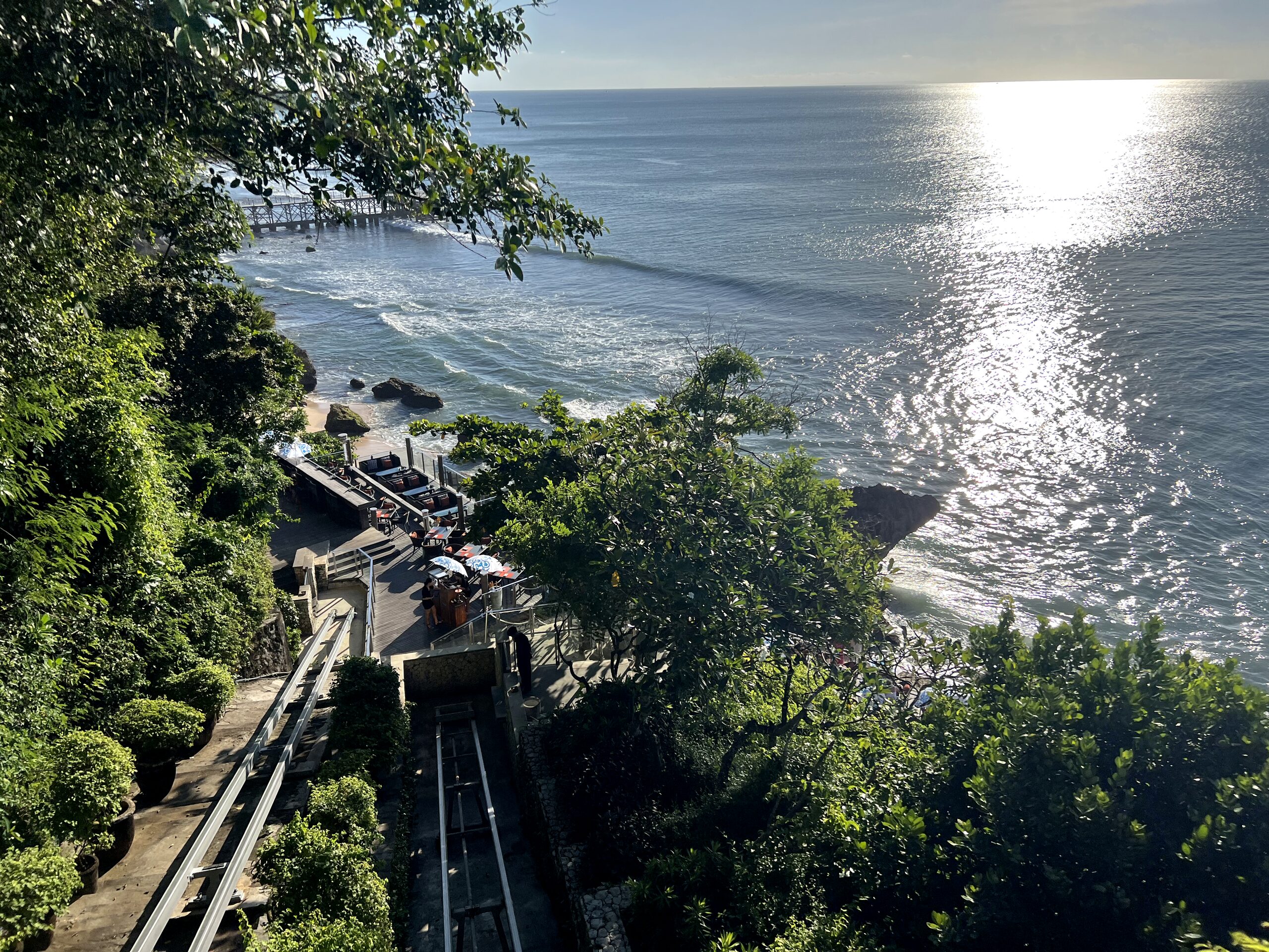 「Rock Bar Bali」まで降りるゴンドラ