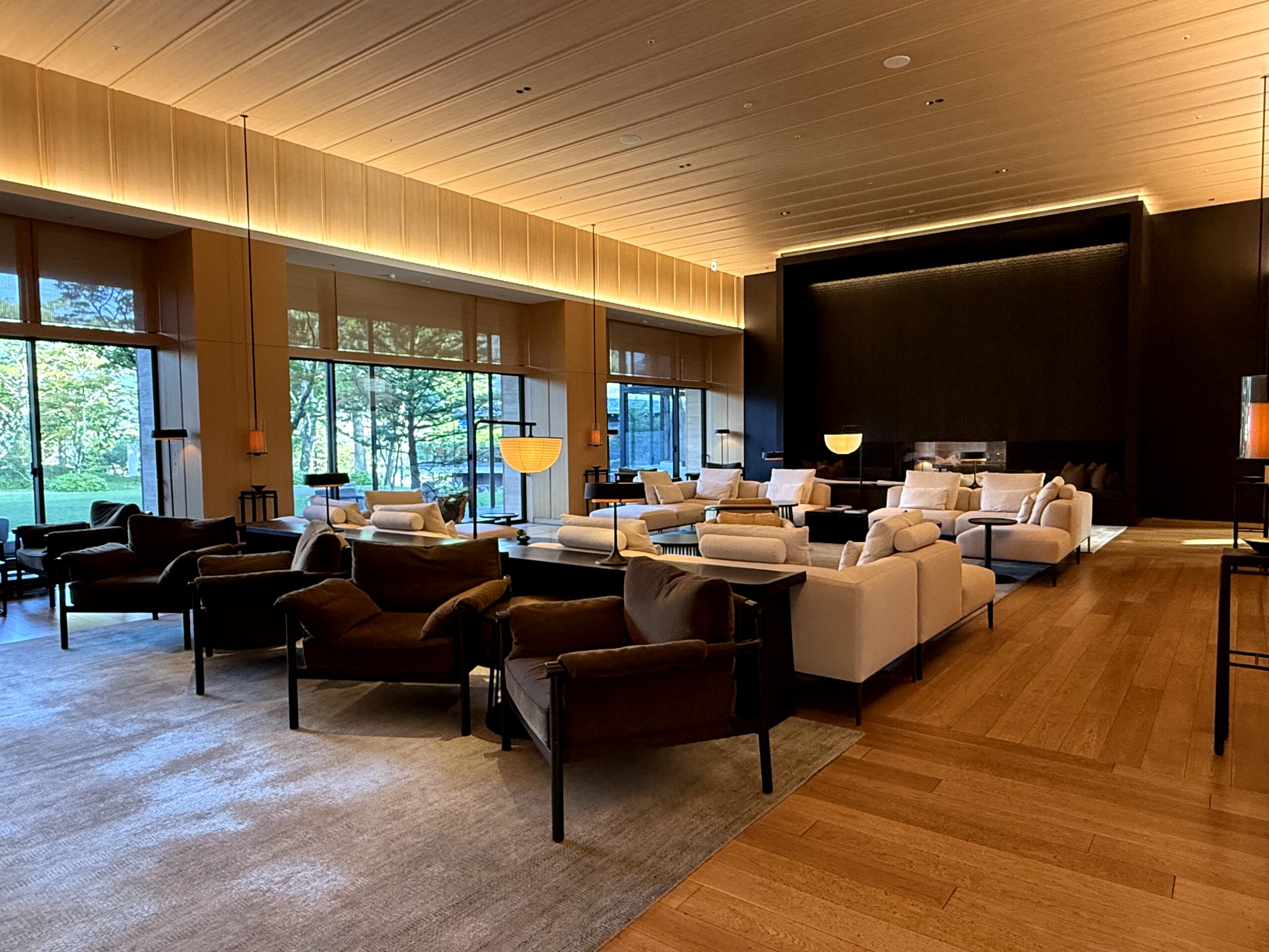 「The Lobby Lounge」