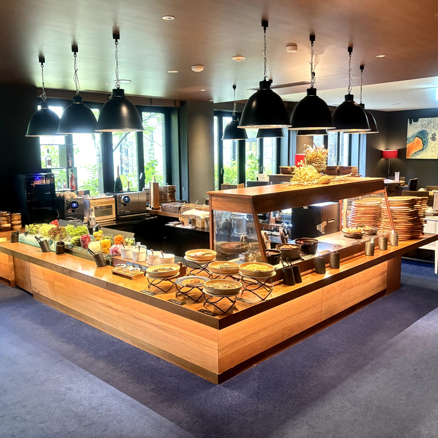 ゆったりと楽しめる「THE LOUNGE カクテルタイム」と朝食ハーフビュッフェ