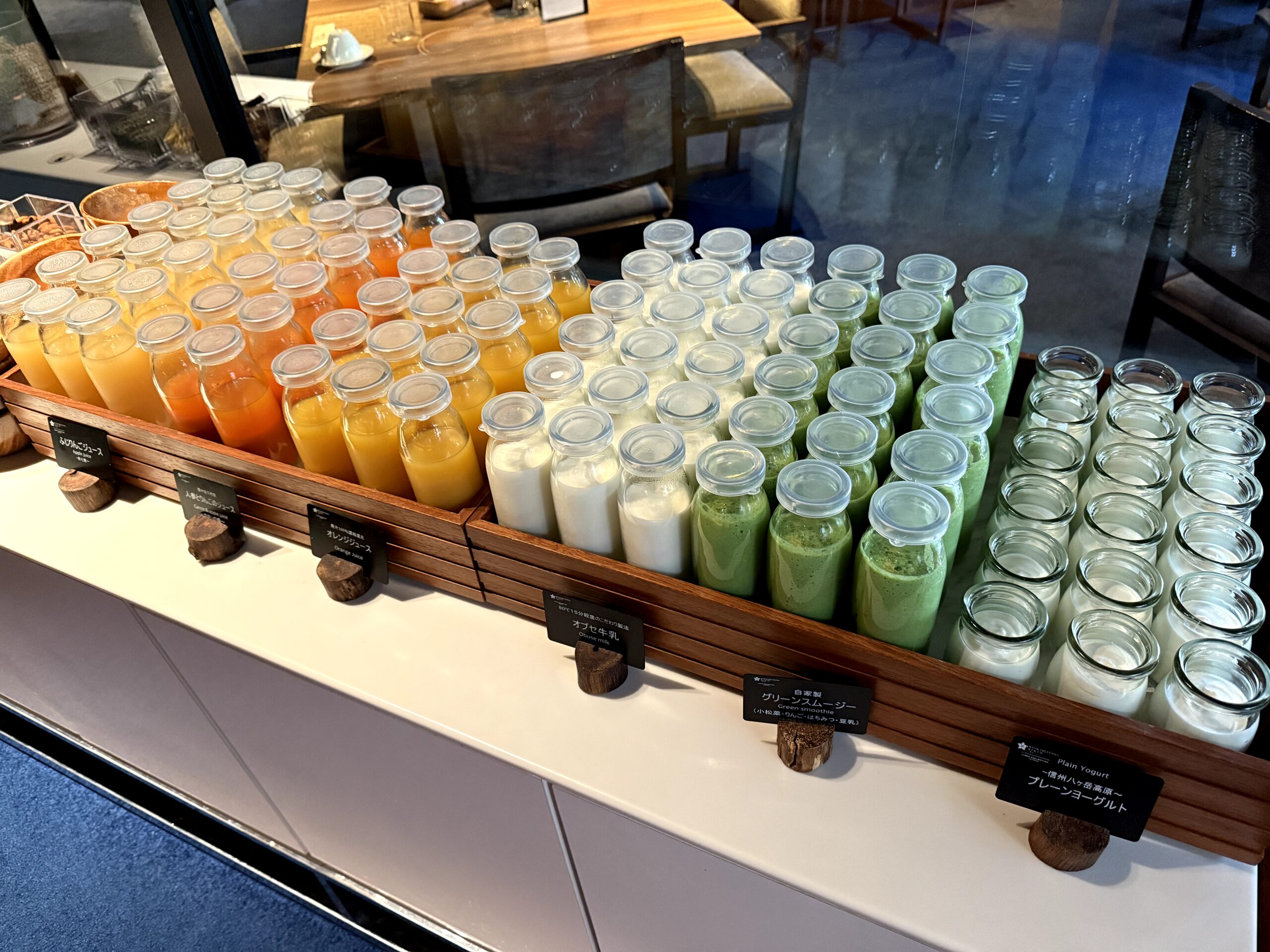 「à table」朝食ビュッフェ