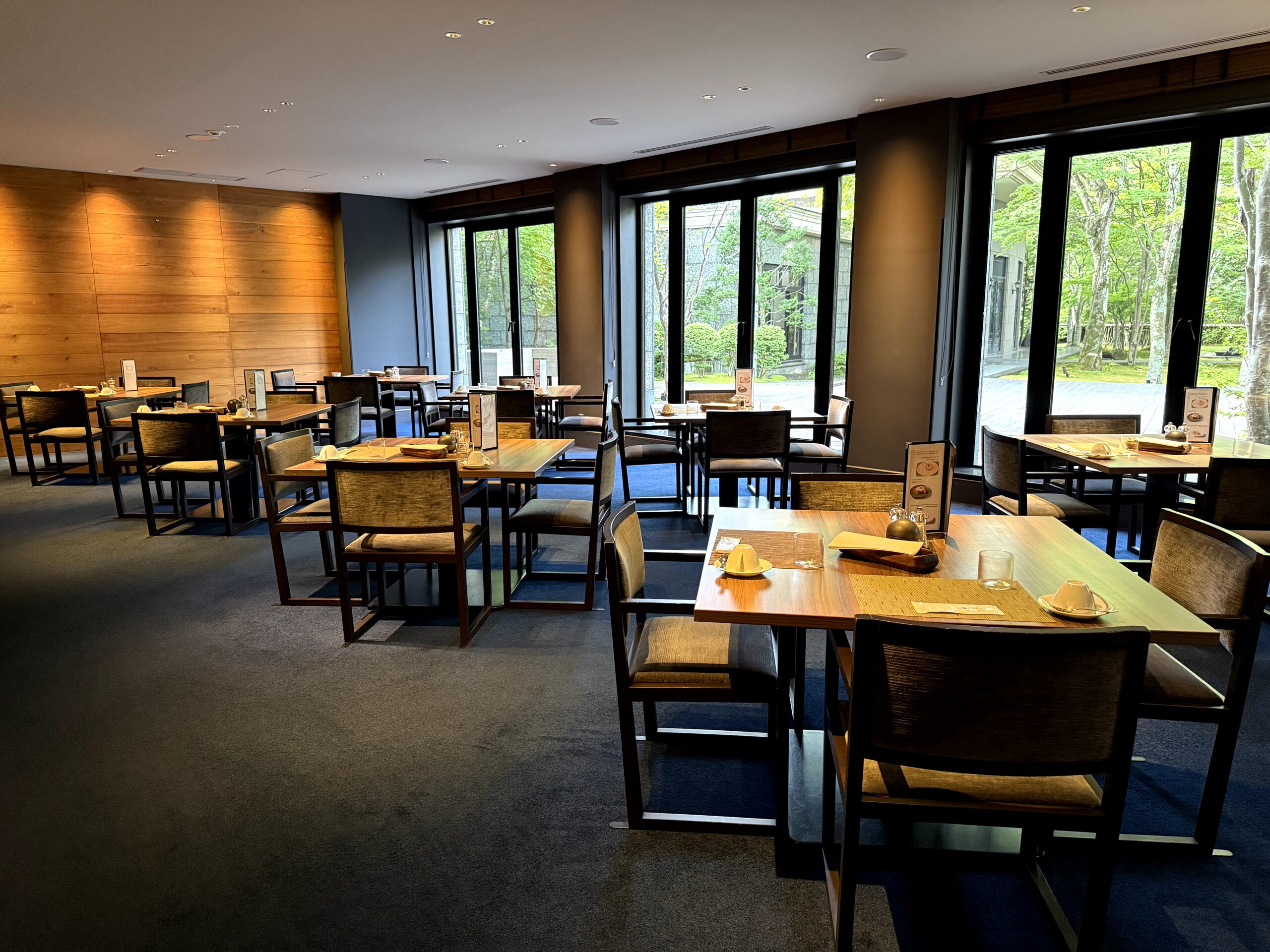 レストラン「à table」