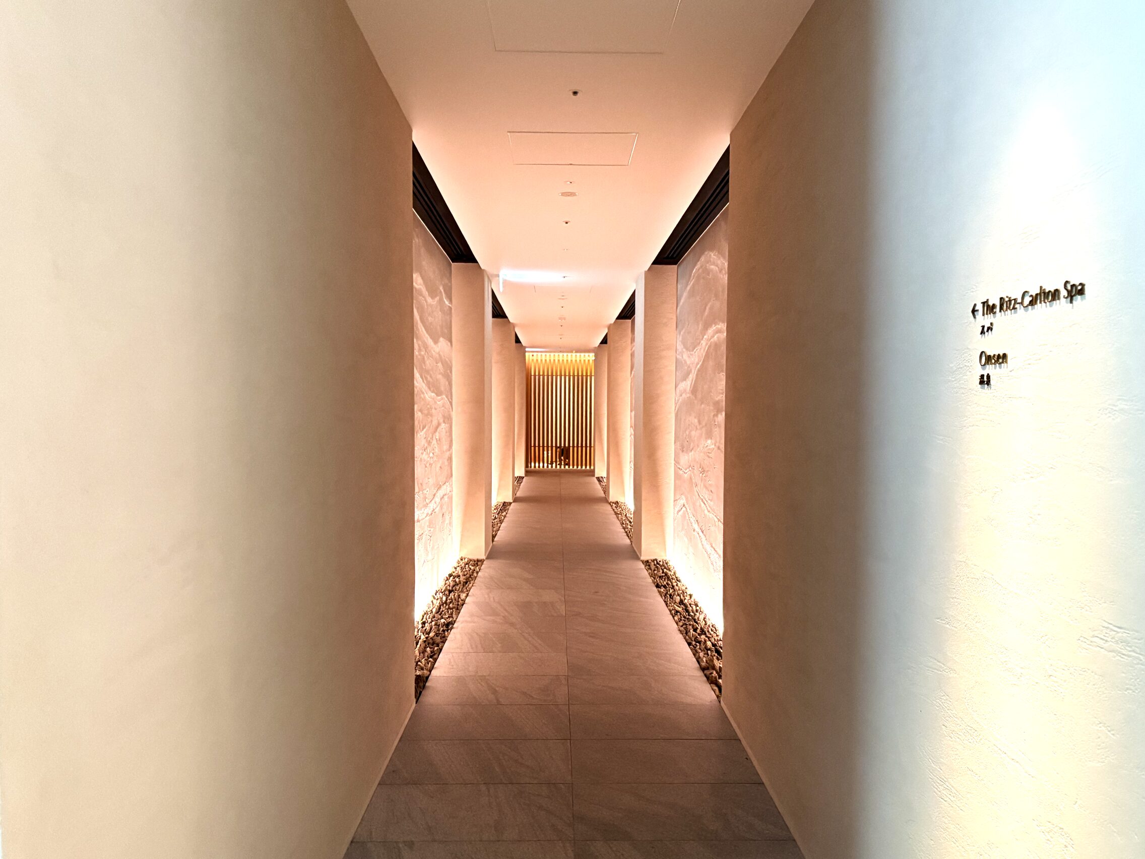 SPA棟廊下