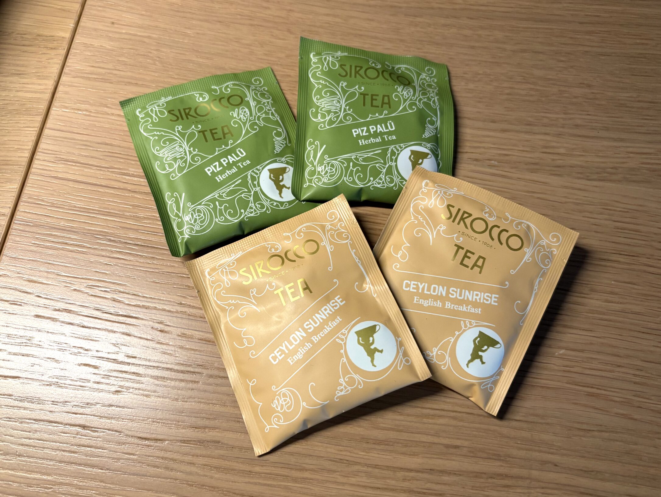 デスクとクローゼット・ミニバー