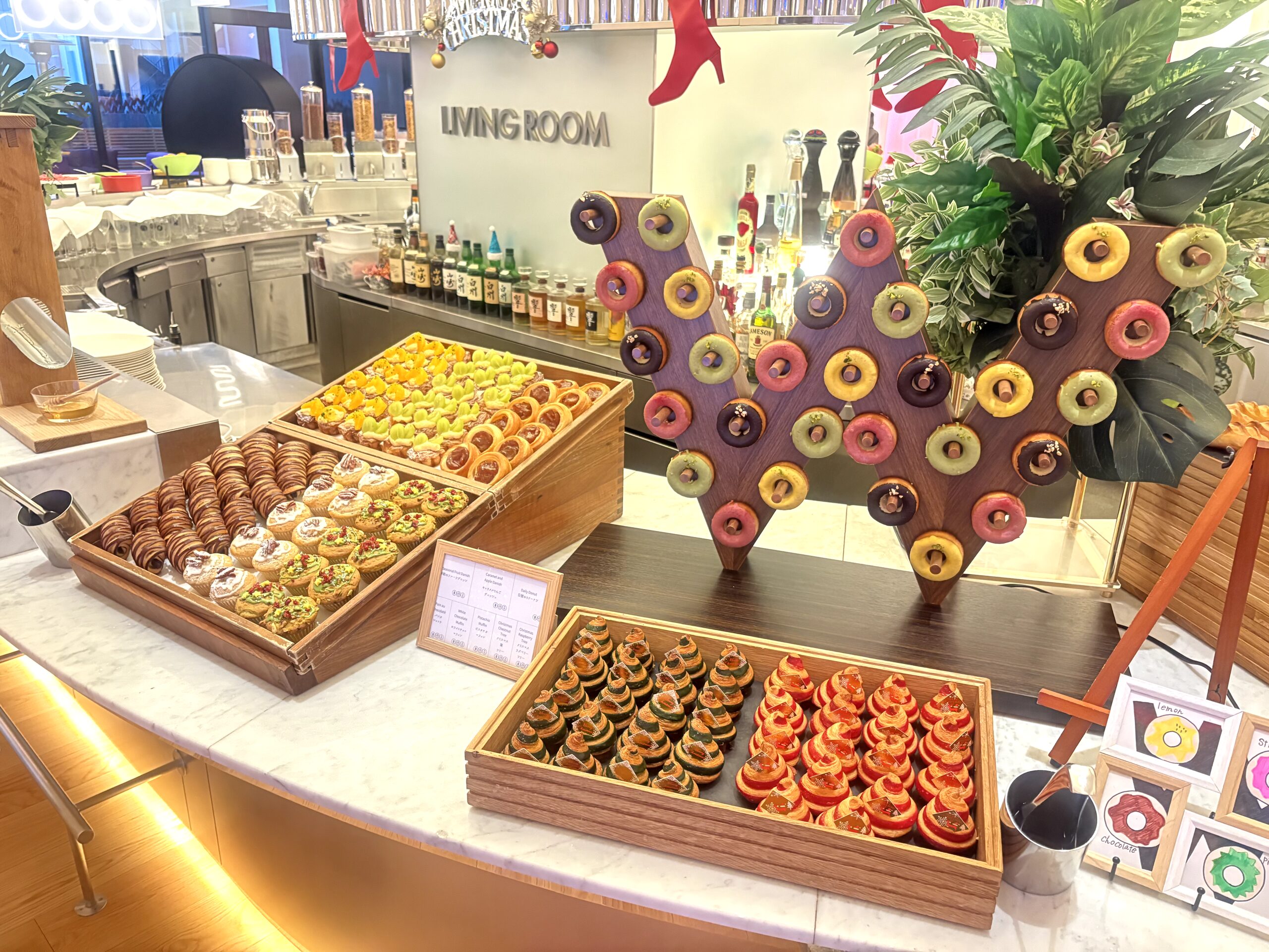 朝食ビュッフェ「W LIVING ROOM」