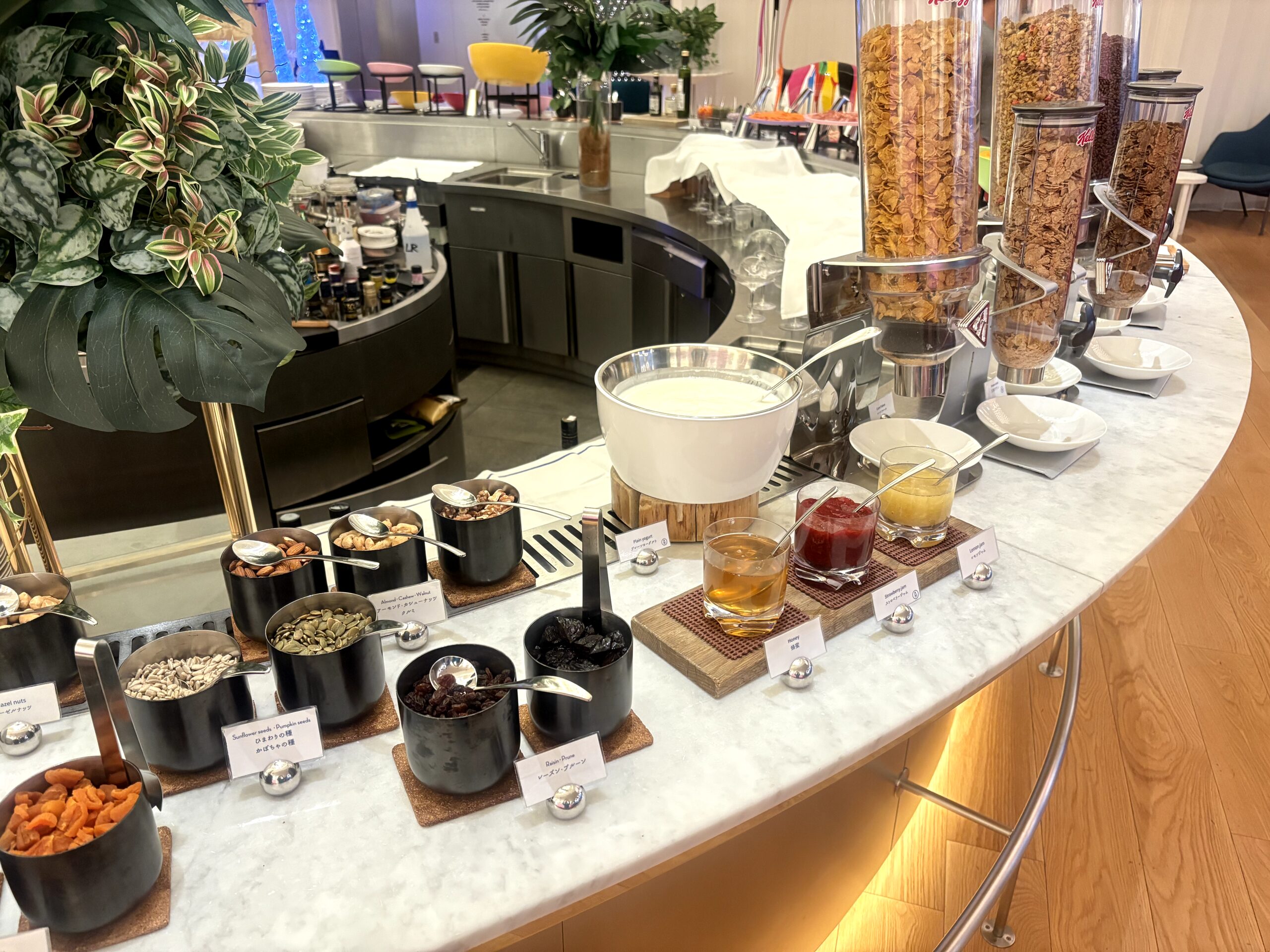 朝食ビュッフェ「W LIVING ROOM」
