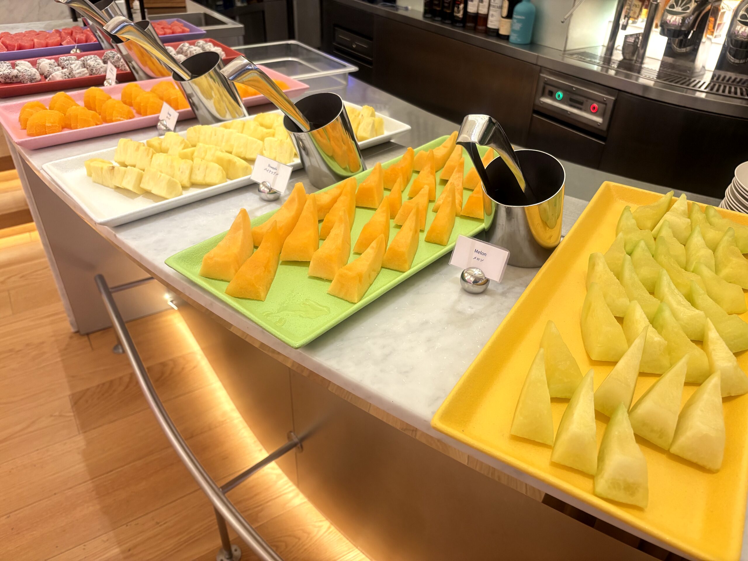 朝食ビュッフェ「W LIVING ROOM」