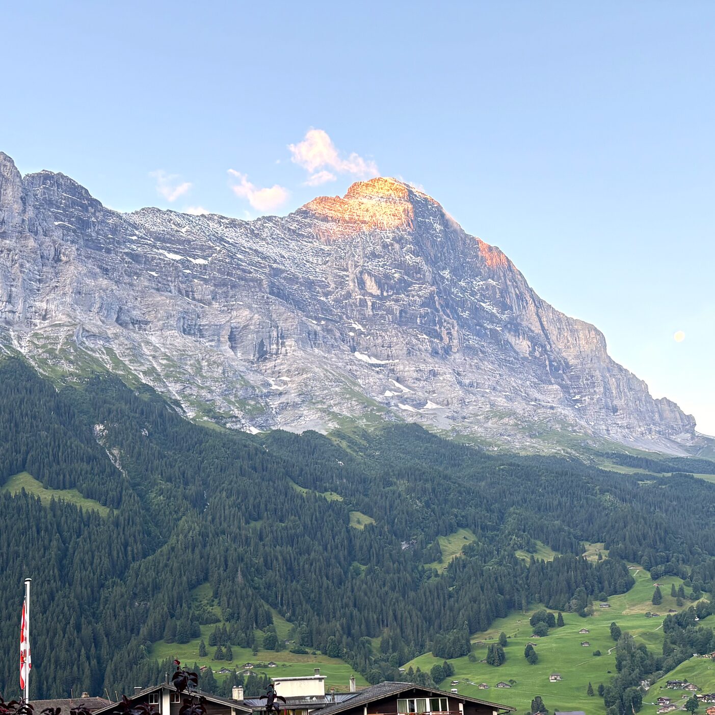 美しいアイガー北壁とグリンデルワルト