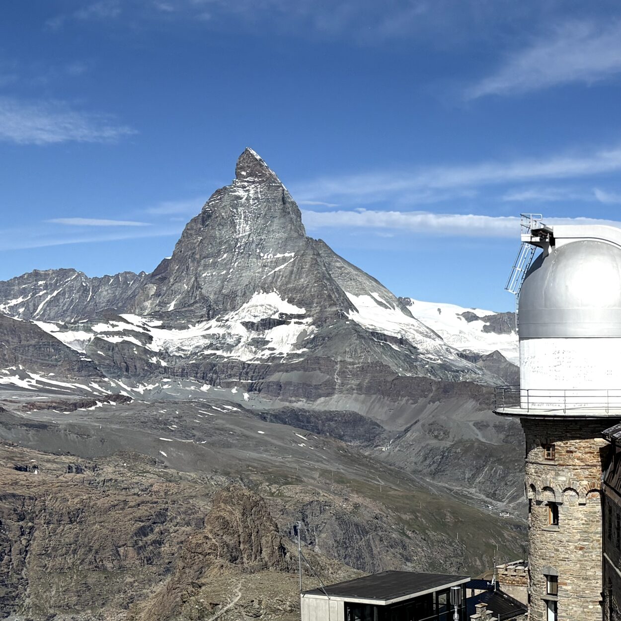 快晴のゴルナーグラート展望台から望むマッターホルン
