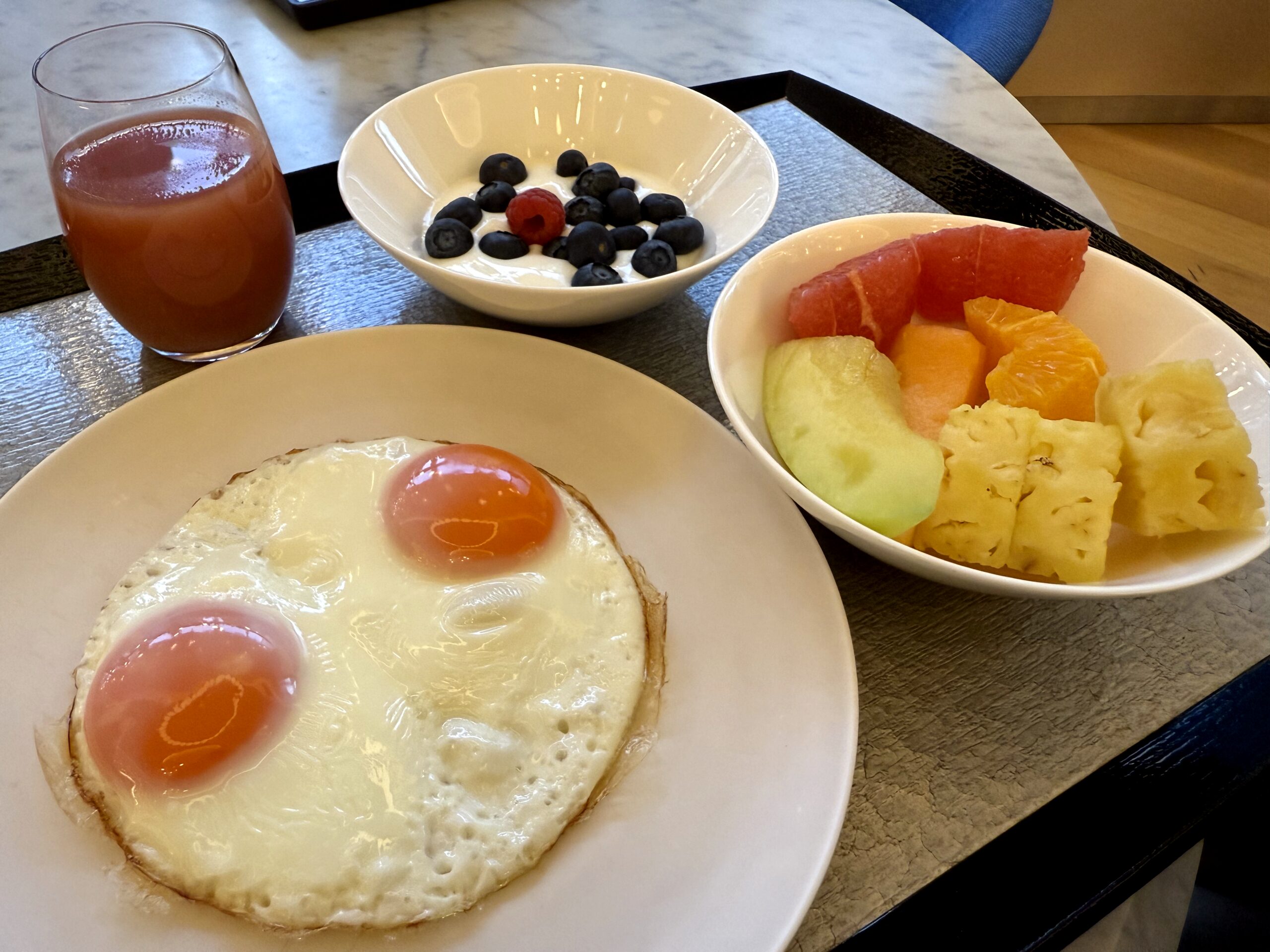 朝食ビュッフェ「W LIVING ROOM」