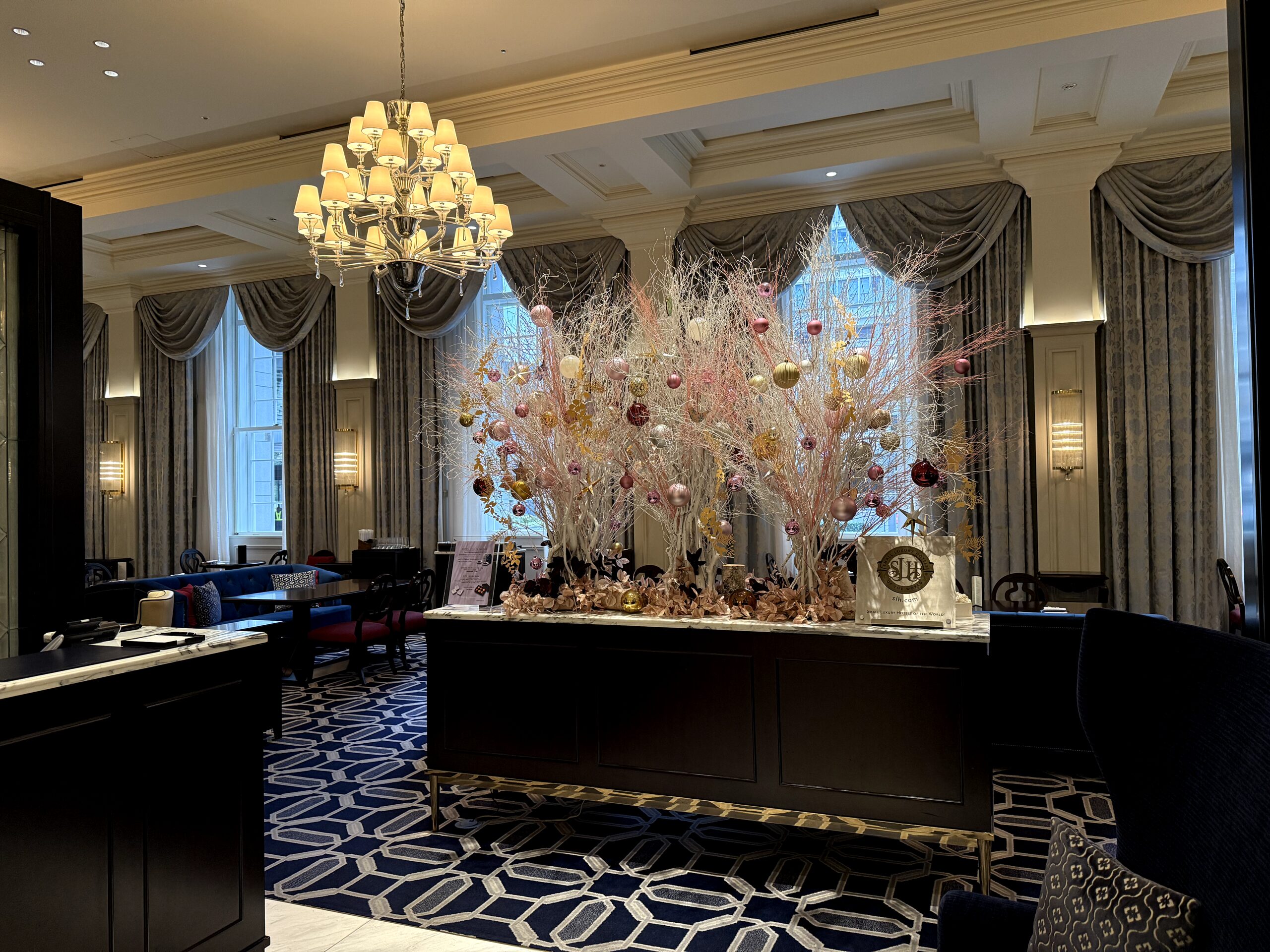 「ロビーラウンジ」