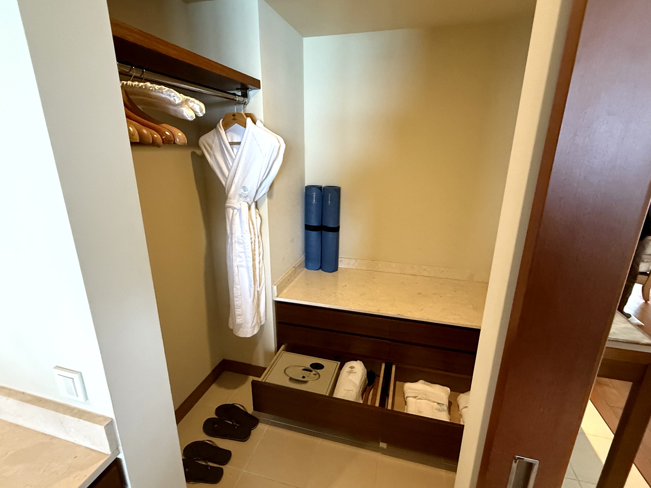 「クラブ・デラックス・オーシャン」ルーム クローゼット