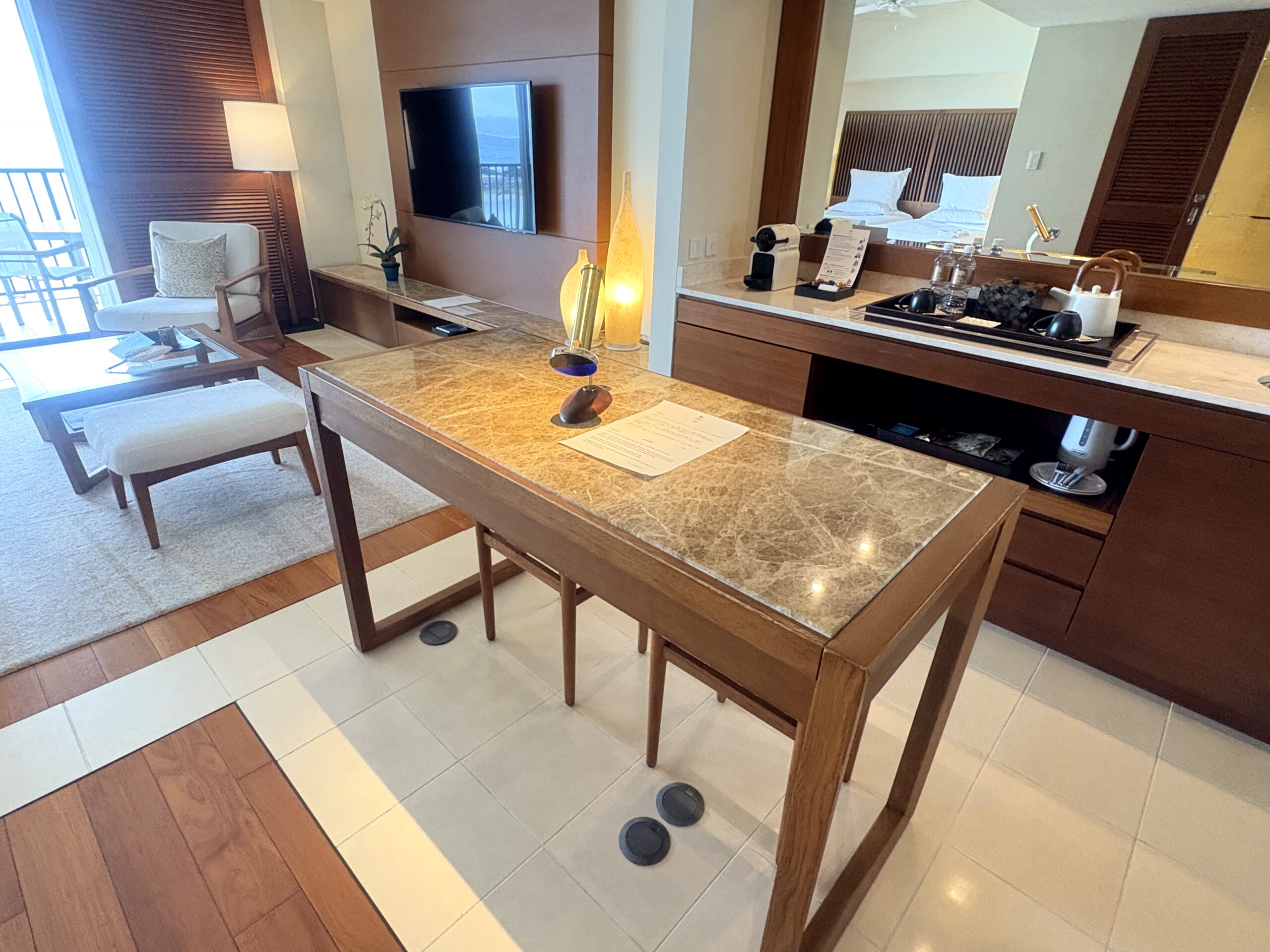 「クラブ・デラックス・オーシャン」ルーム ミニバー