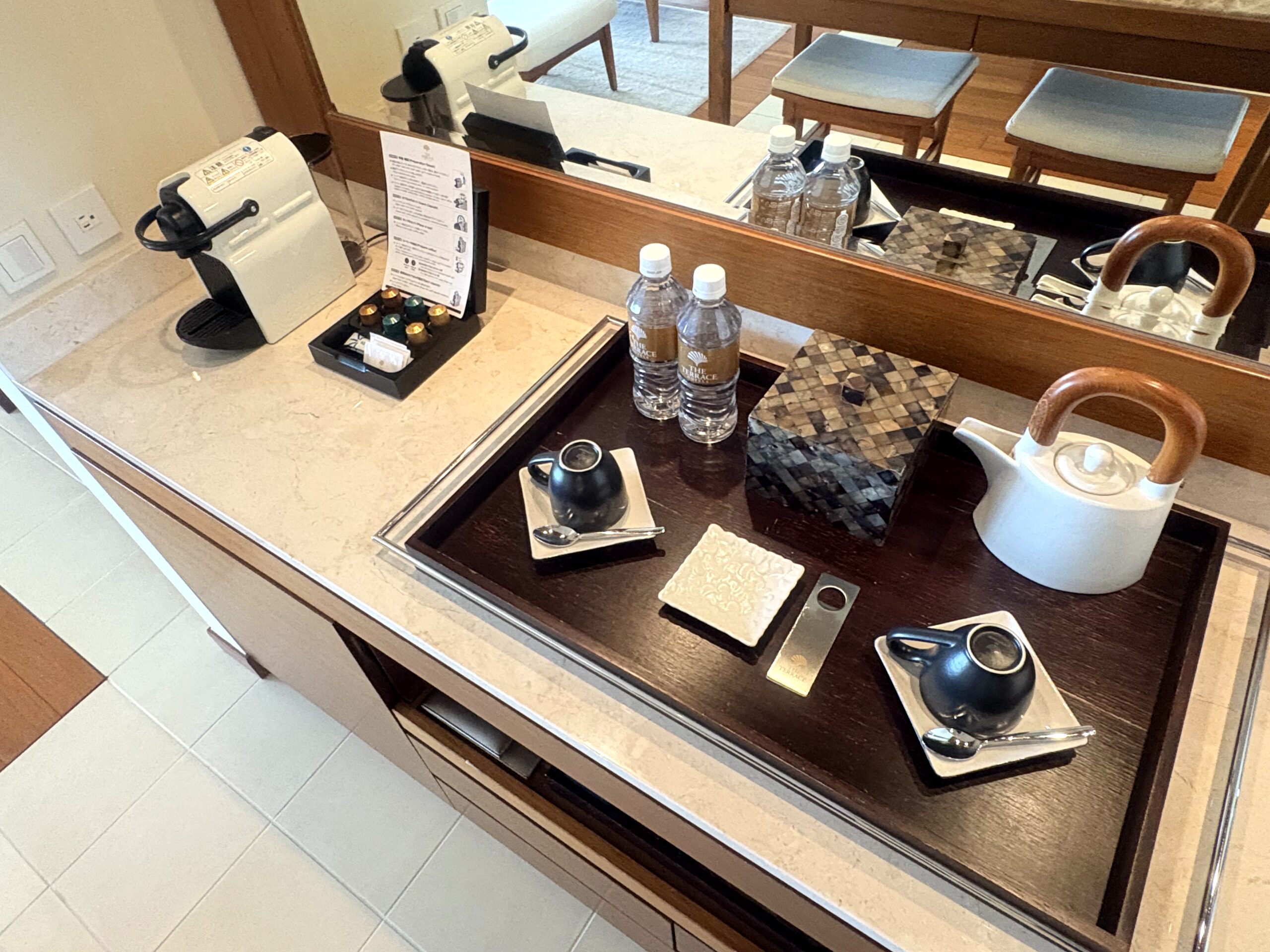 「クラブ・デラックス・オーシャン」ルーム ミニバー