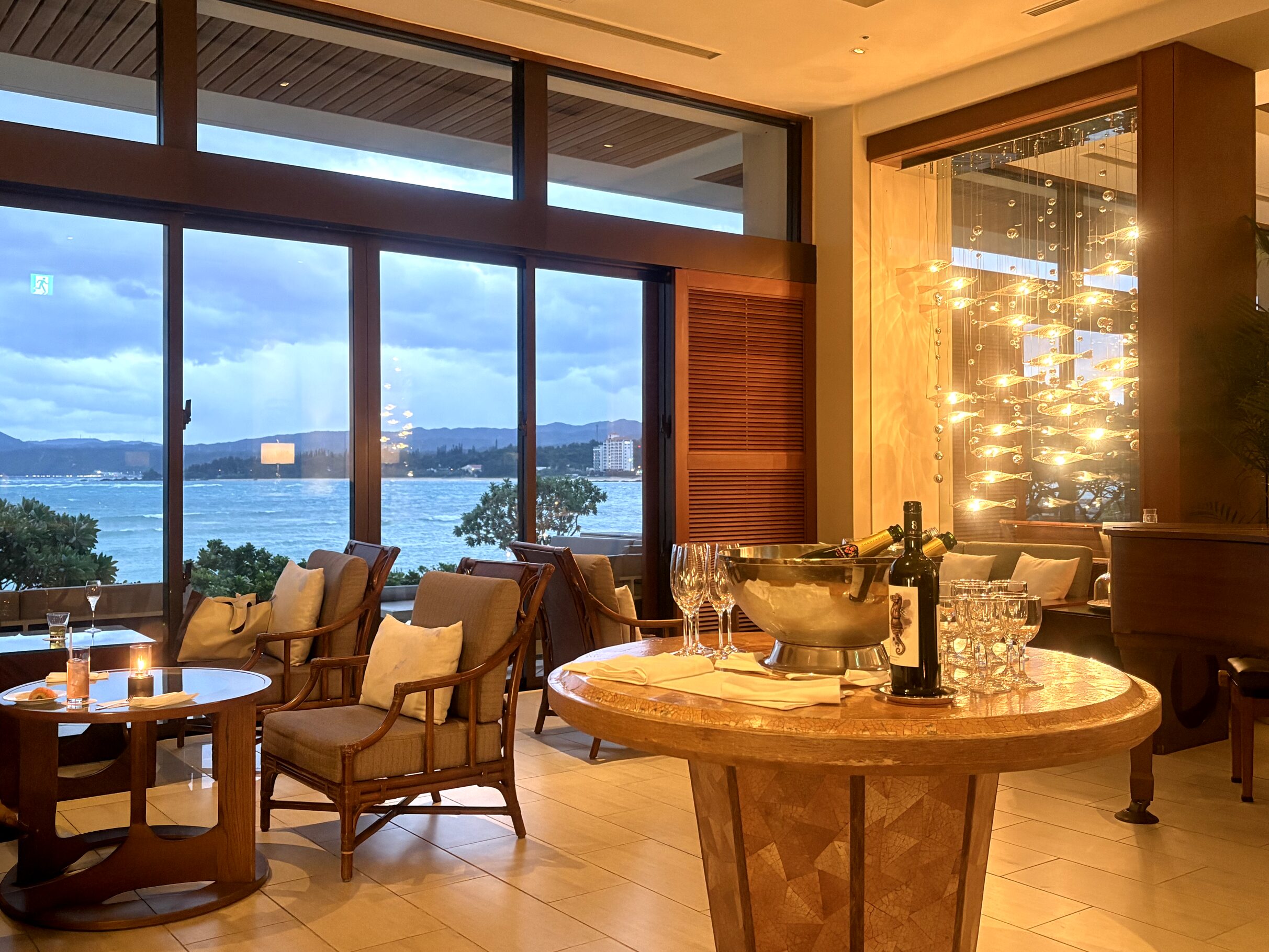 「Library Lounge & Bar」