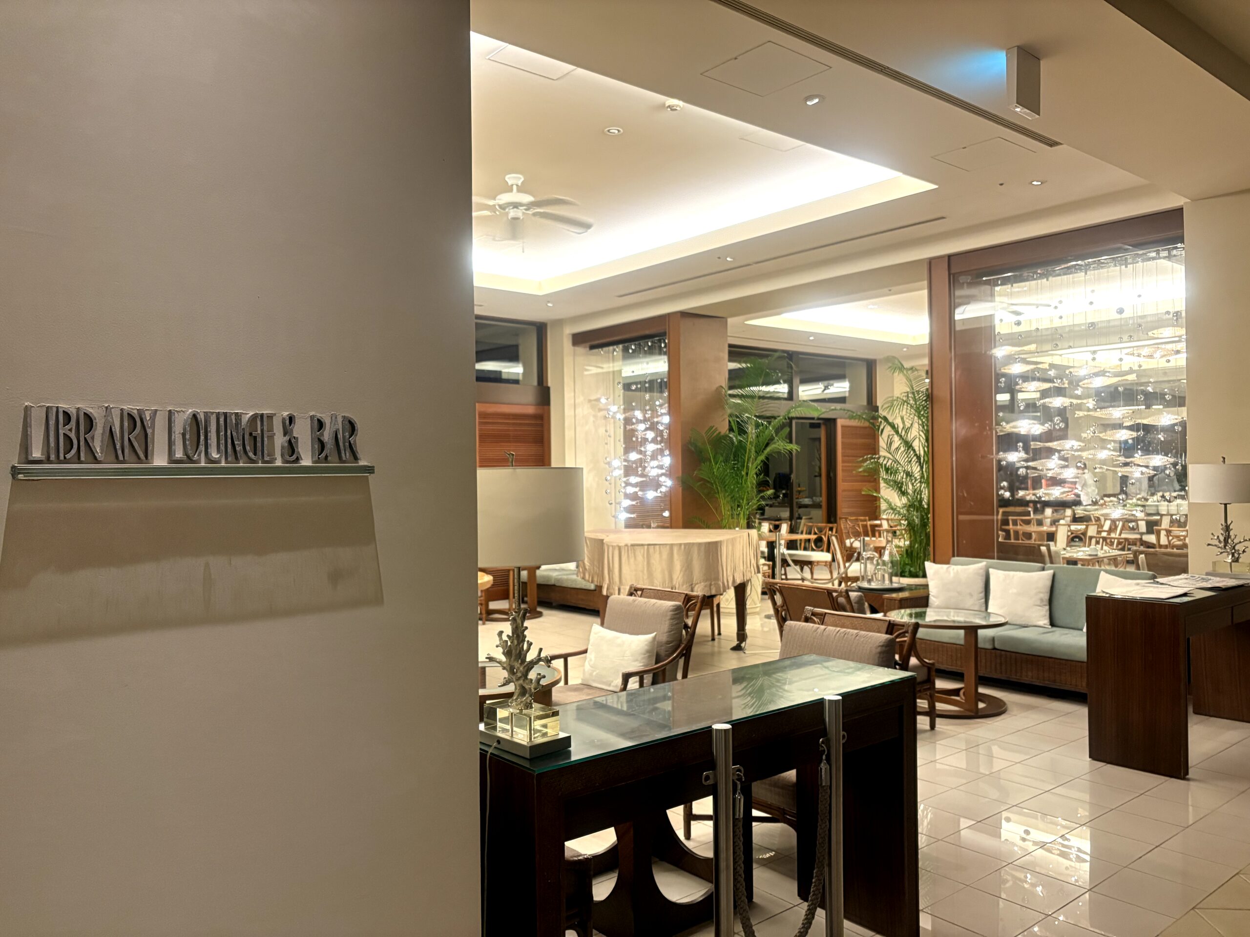 「Library Lounge & Bar」